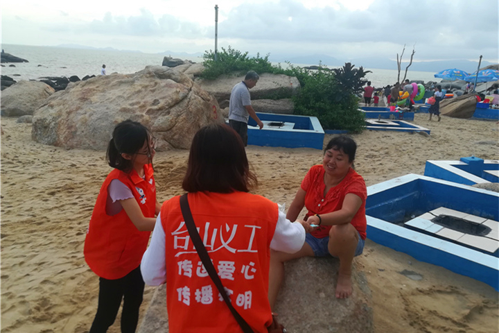 廣東省各地紛紛組織“不留白色污染”環(huán)?；顒?dòng)慶“七一”